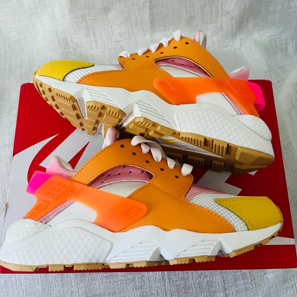 Nike Air Hurache Womens Running Gym Shoes Sneakers Pink Orange Size 6.5 7 new - Picture 1 of 9